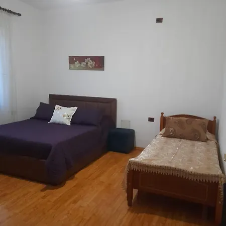 بيت للعطل Besi شكودر
